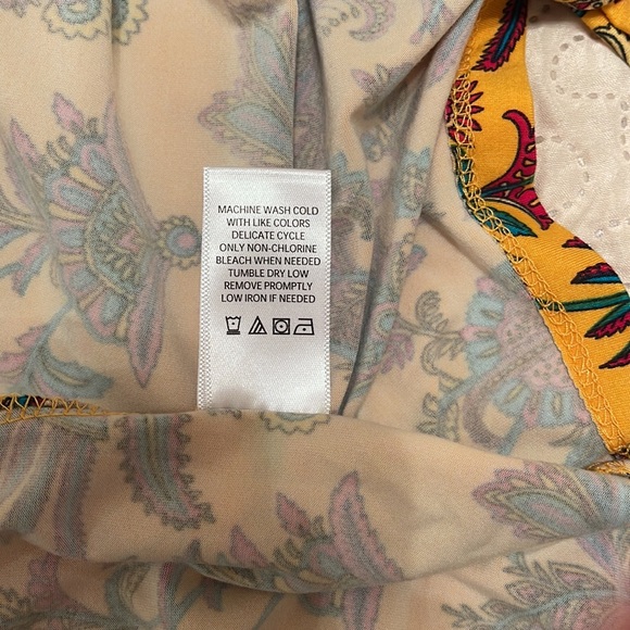 Pioneer Woman NEW 3/4 Sleeve Size Medium Top - Picture 11 of 11